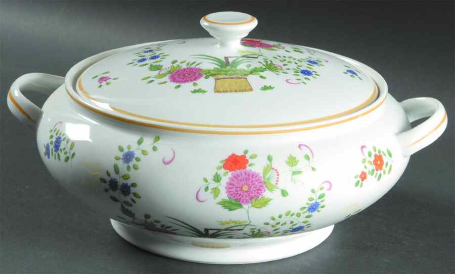 Panier Chinois White Round Covered Vegetable by Ceralene-1
