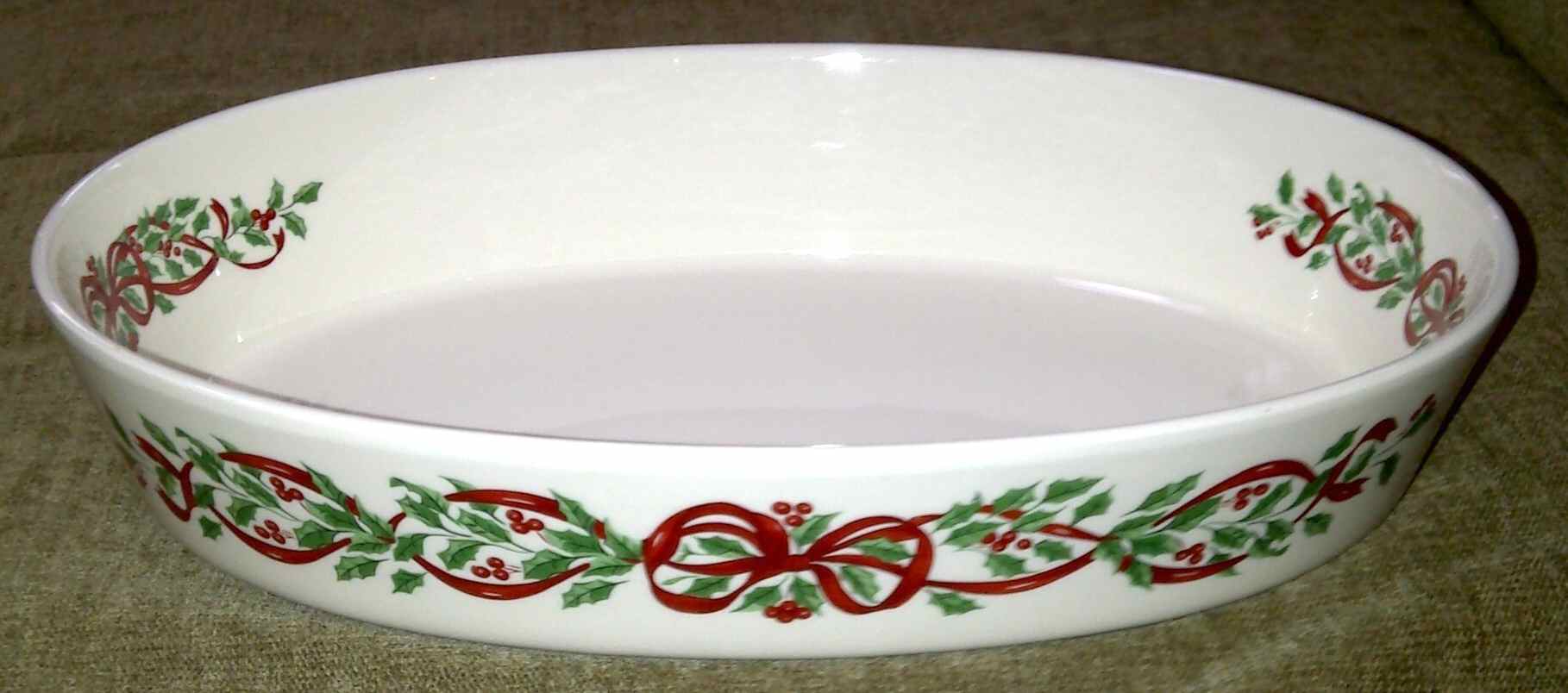 Ribbon Holly Oval Baker by Centurion-1