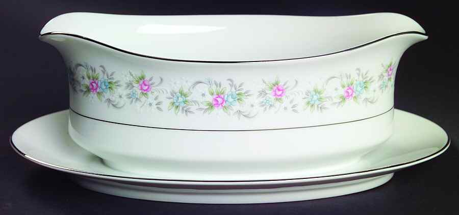 Cotillion Gravy Boat with Attached Underplate by Chadds Ford-1