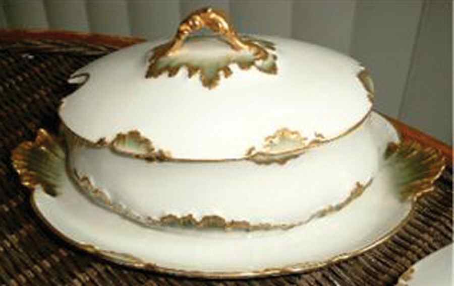 CHF100 Gravy Boat w/Attached Underplate & Lid by Charles Field Haviland-1