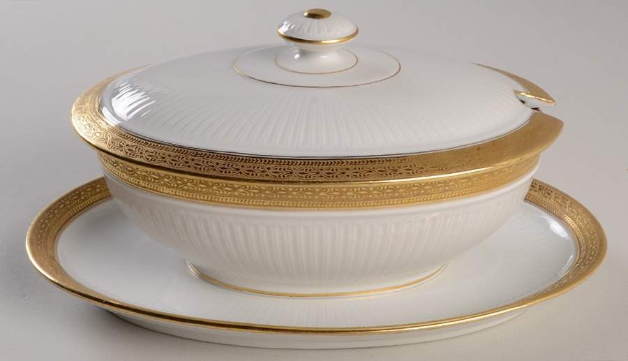 Head 160 Gravy Boat & Lid w/Underplate by Charles Field Haviland-1