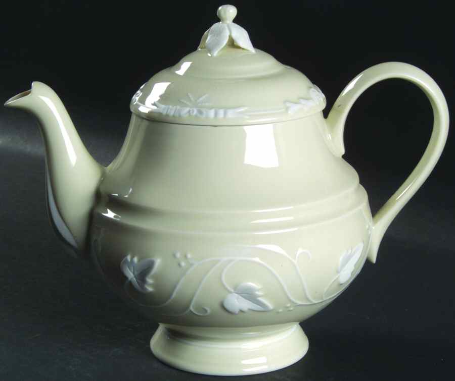 Imperatrice Ivory Teapot & Lid by Charles Field Haviland-1