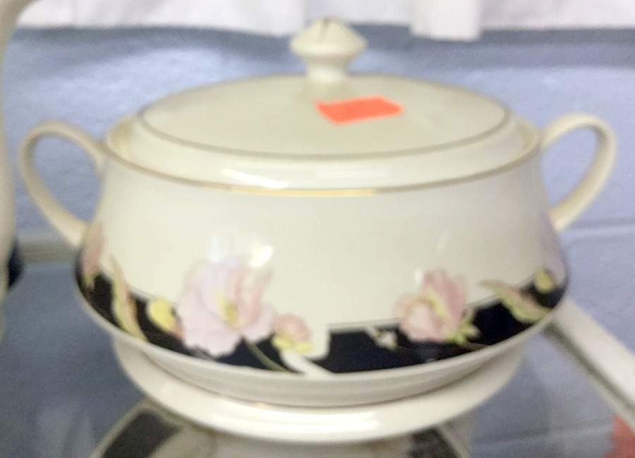 Alice Round Covered Vegetable by China Pearl-1