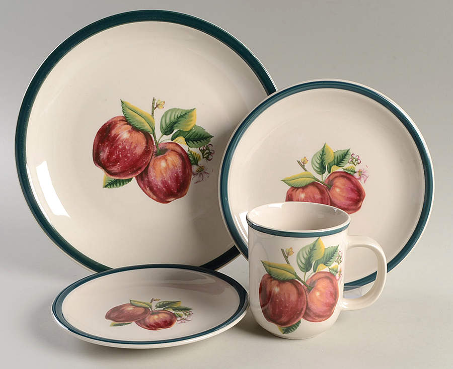 Apples (Casuals) 32 Piece Estate Set by China Pearl-1