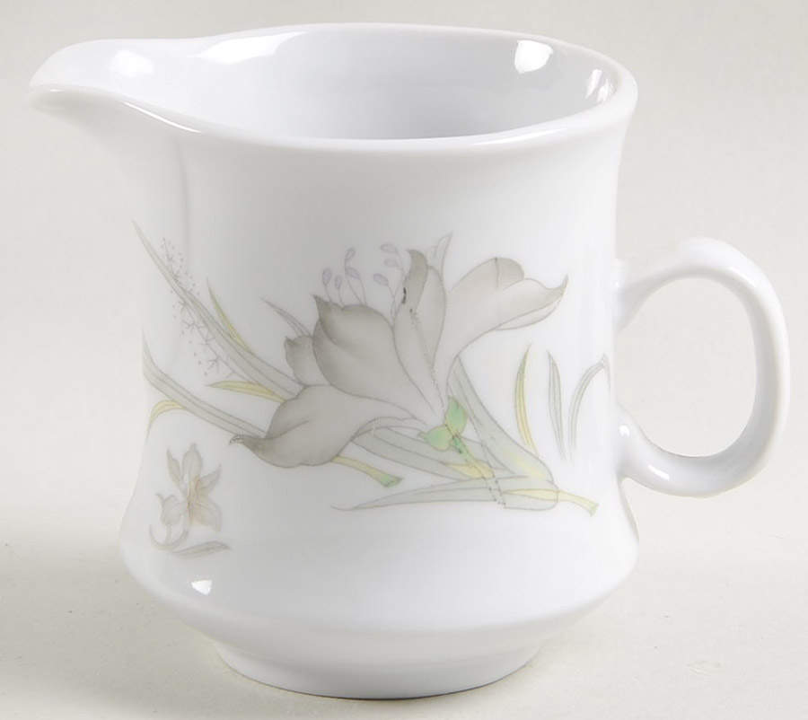 Daffodil Creamer by China Pearl-1