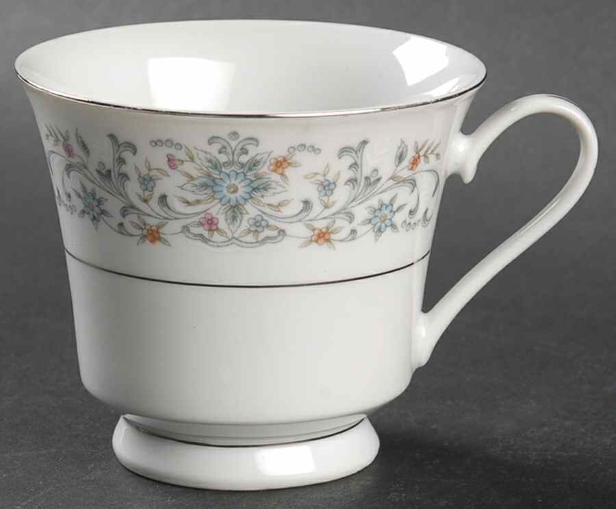 Moon Light Footed Cup by China Pearl-1