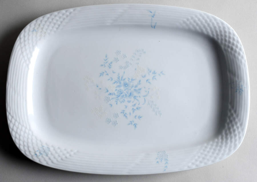 Sara 14" Oval Serving Platter by China Pearl-1