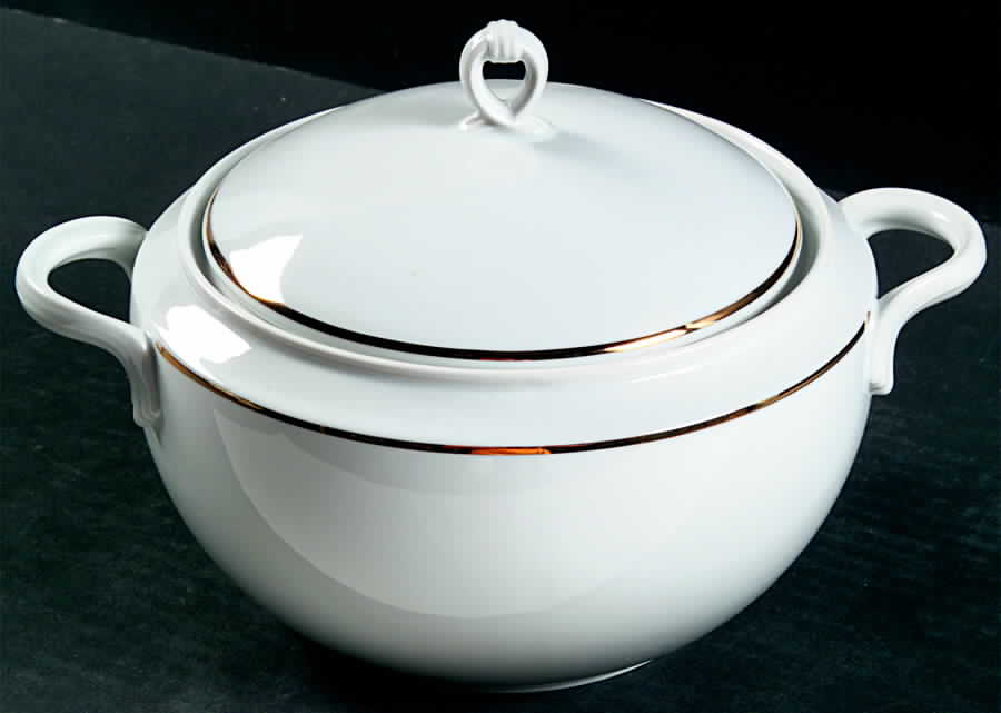 Ambassador Gold 1.5 Qt Round Covered Casserole by Christopher Stuart-1