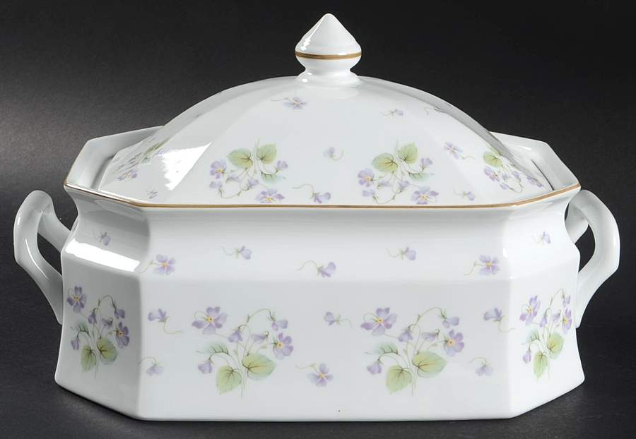 Gracious 2 Quart Oval Covered Casserole by Christopher Stuart-1