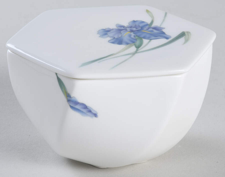 Iris Hexagonal Box & Lid by Christopher Stuart-1