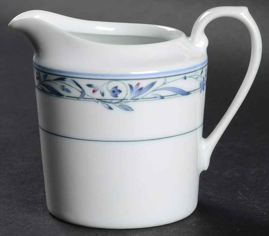 Overture Creamer by Christopher Stuart-1