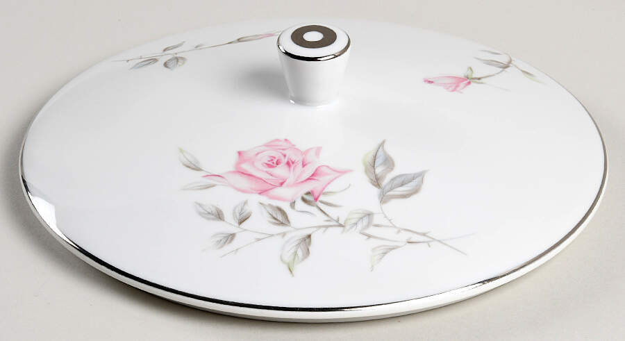 Briarclift Lid for Round Vegetable by James Chatelaine-1