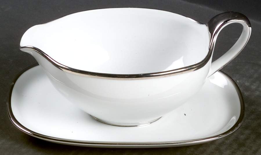 Plaza Gravy Boat with Attached Underplate by James Chatelaine-1