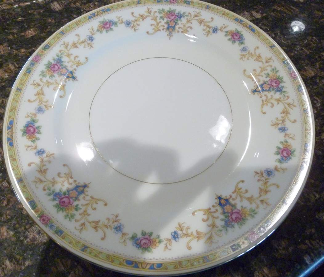 Charm Dinner Plate by Chateau-1
