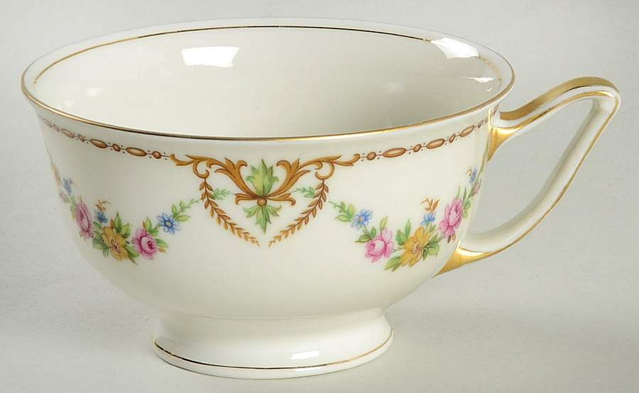 CHU3 Footed Cup by Chateau-1