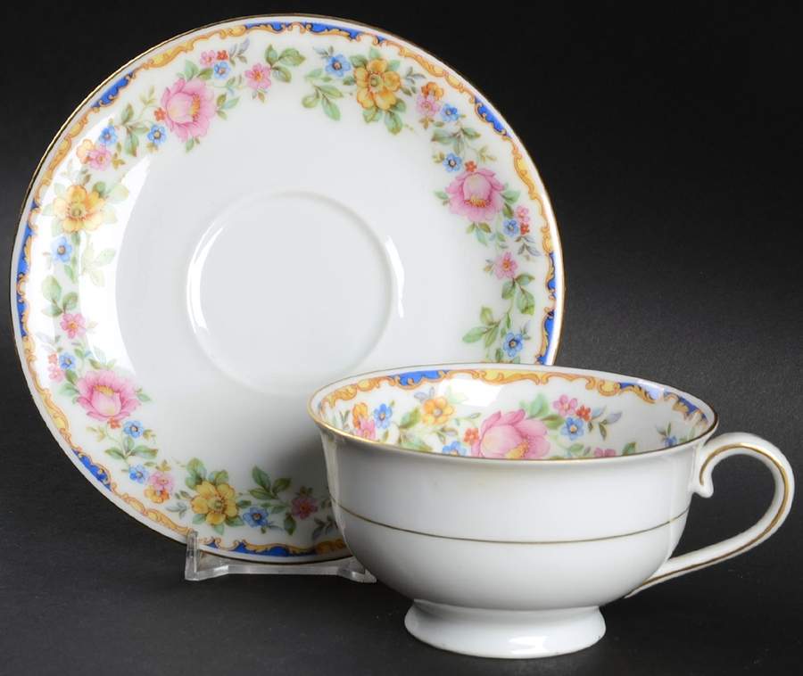 CHU4 Footed Cup & Saucer Set by Chateau-1