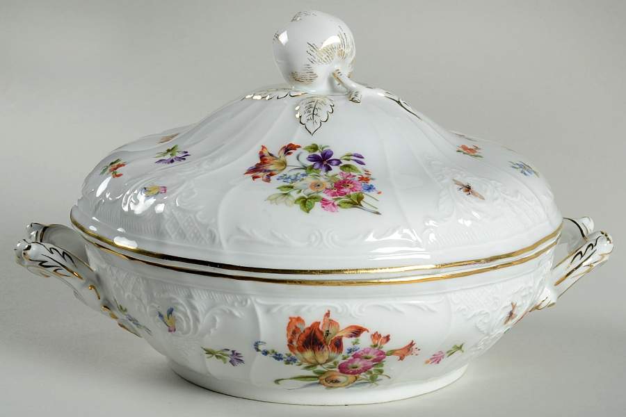 CIM6 (CZE) Round Covered Vegetable by Crown Imperial-1