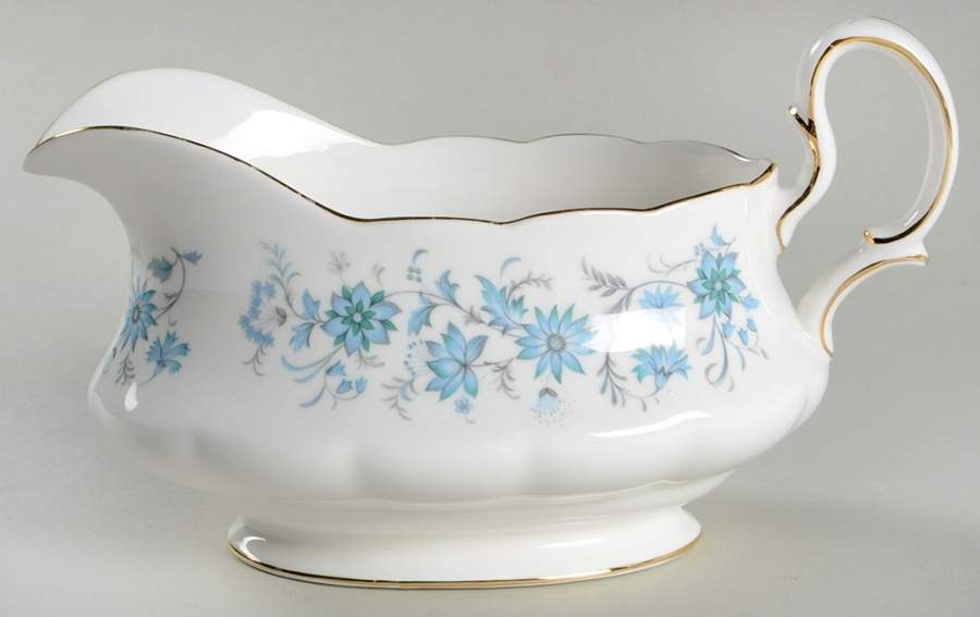 Braganza Gravy Boat by Colclough-1