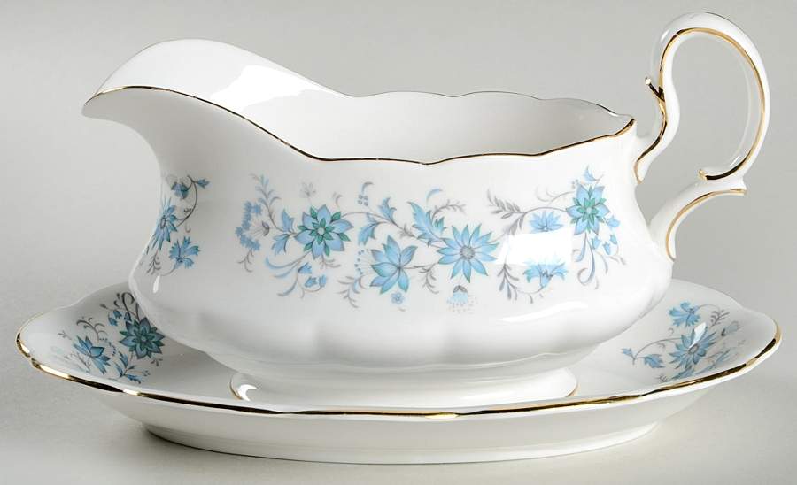 Braganza Gravy Boat & Underplate/Relish by Colclough-1