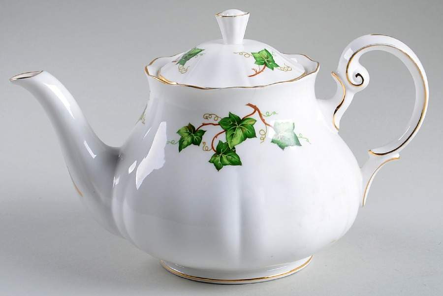 Ivy Leaf Teapot & Lid by Colclough-1