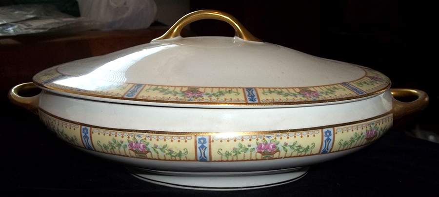 CLE7 Oval Covered Vegetable by Cleveland (USA)-1