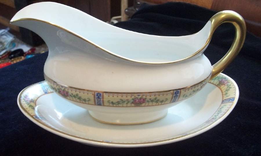 CLE7 Gravy Boat & Underplate by Cleveland (USA)-1
