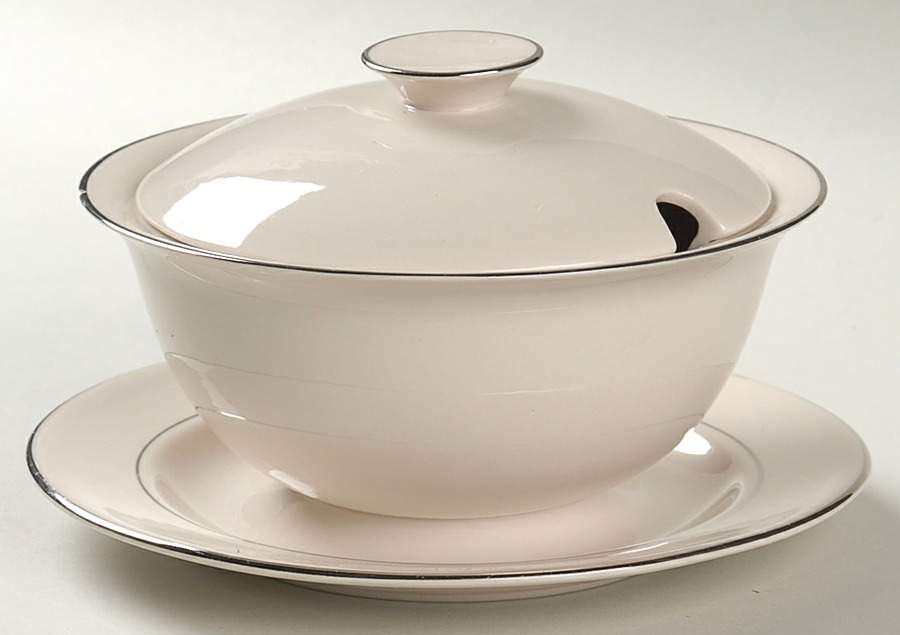 Encore Gravy Boat w/Attached Underplate & Lid by Carillon-1