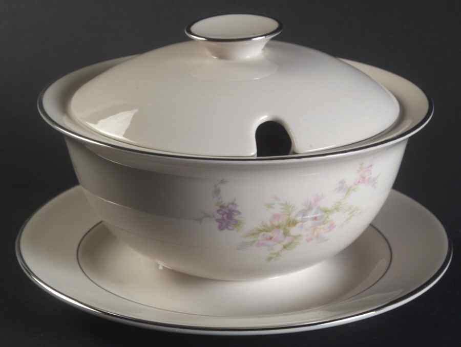 Overture Gravy Boat w/Attached Underplate & Lid by Carillon-1