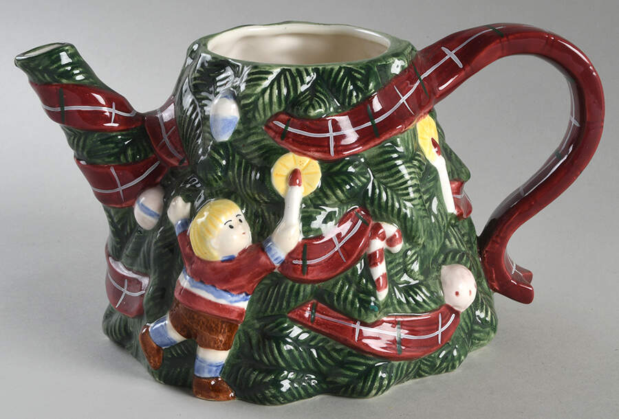O'Tannenbaum Figural Teapot No Lid by The Cellar (China)-1