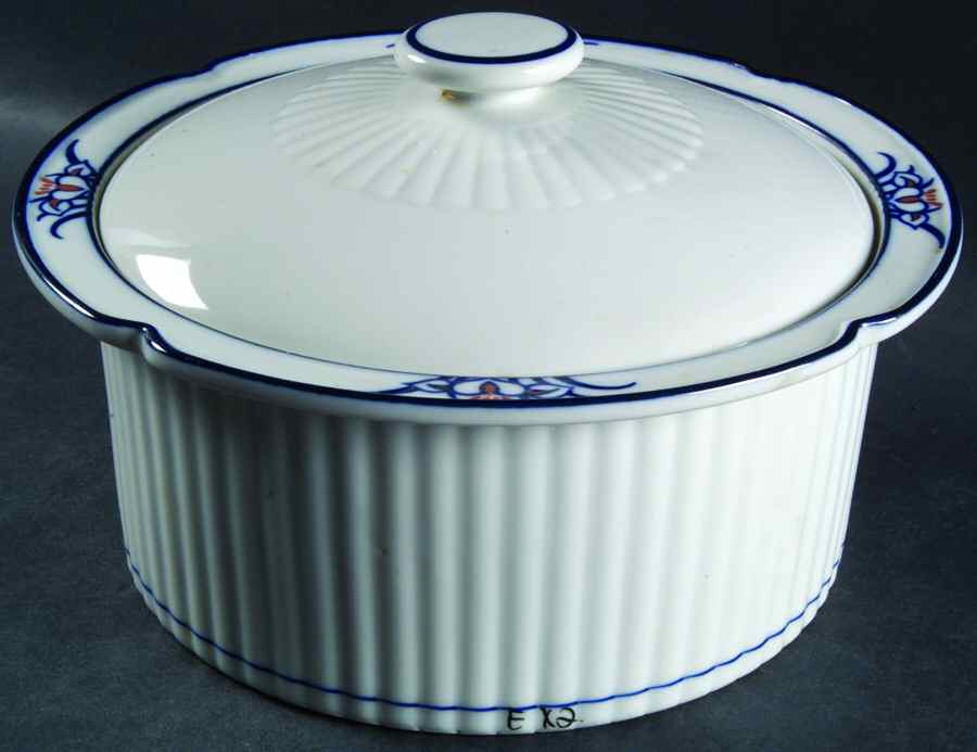 Splendor 2 Qt Round Covered Casserole by The Cellar (China)-1