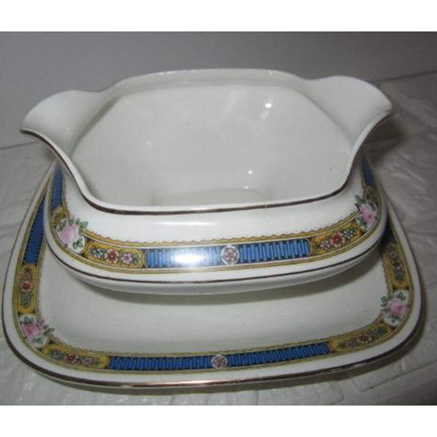 CLT6 Gravy Boat with Attached Underplate by Carrollton-1
