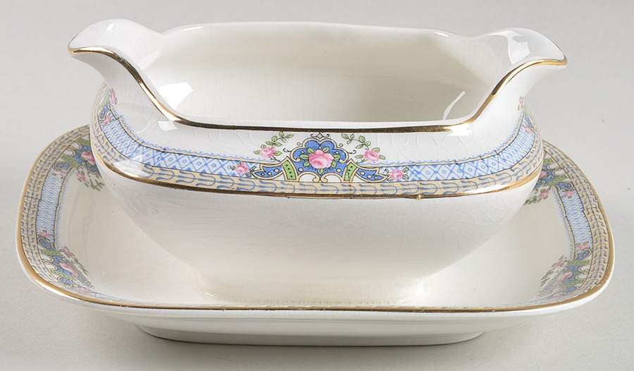 CLT7 Gravy Boat with Attached Underplate by Carrollton-1
