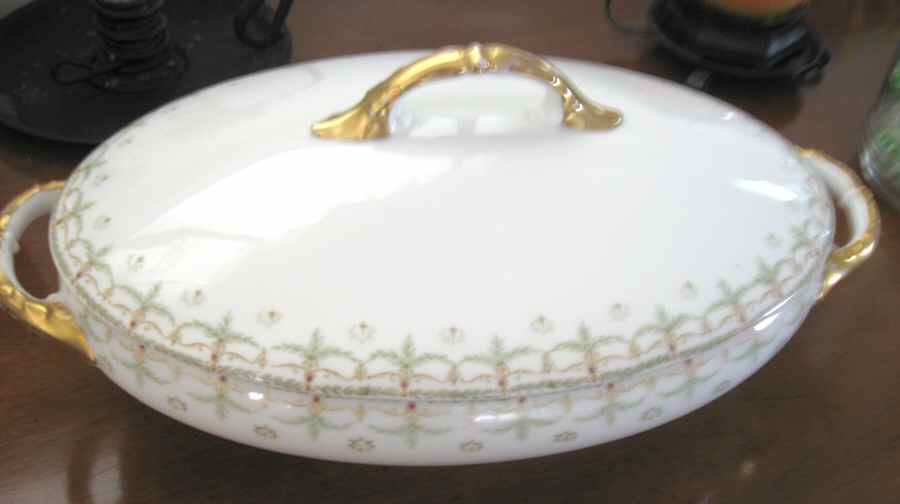 CMT7 Oval Covered Vegetable by Charles Martin-1
