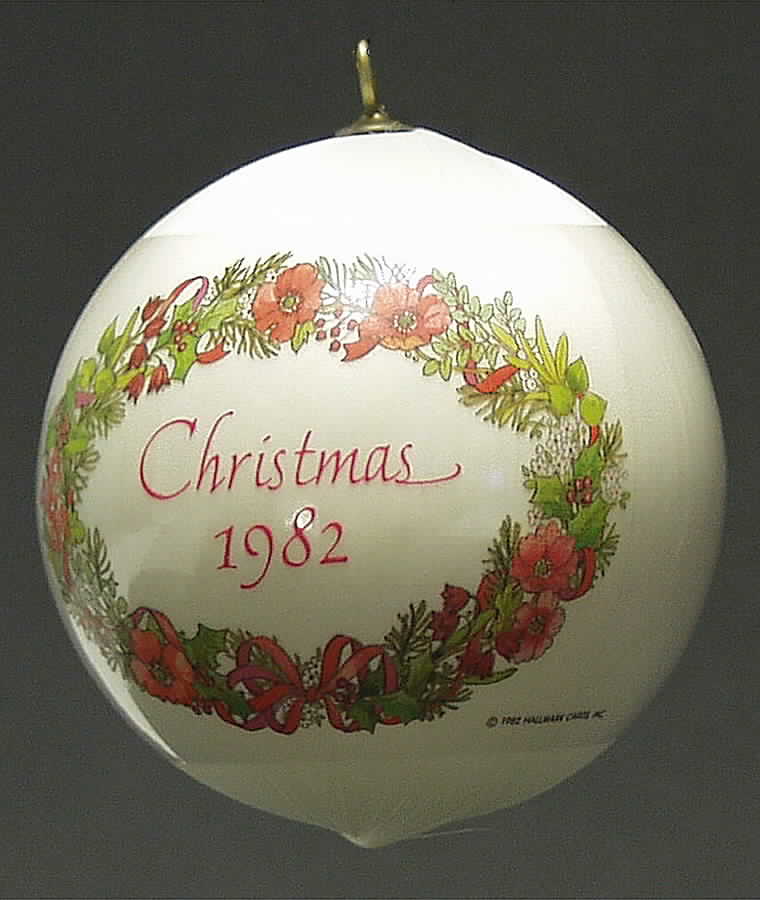1982 Hallmark Christmas Ornaments Love - Boxed by Hallmark Gold Crown-1