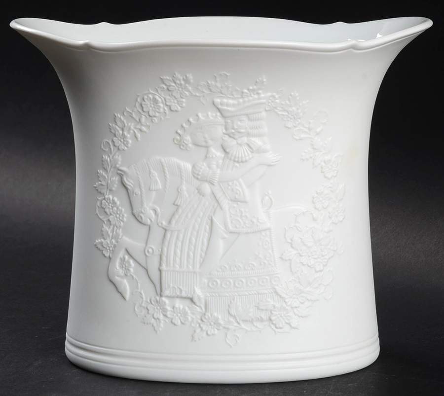 Cavalier 5" Vase by Kaiser-1