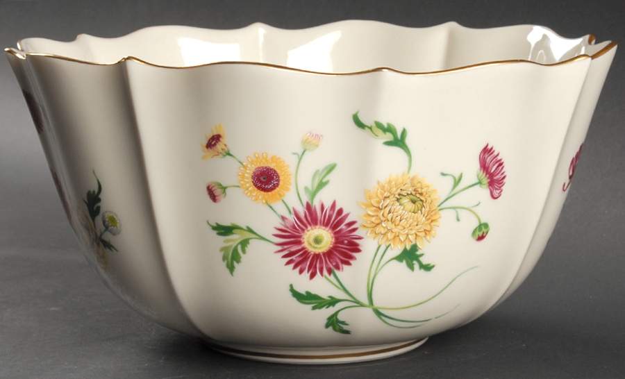 Chrysanthemum 9" Round Serving Bowl by Lenox-1