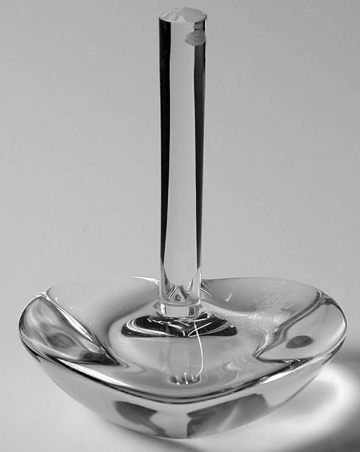 MARGUERITE Ring Holder by Orrefors-1