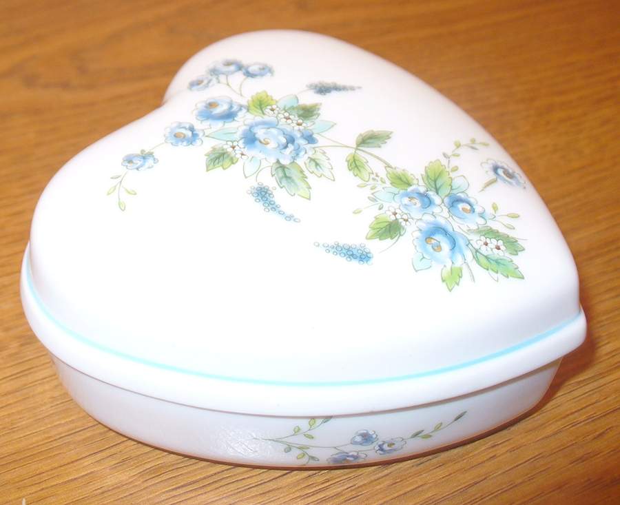 COA6 Heart Shape Box & Lid by Coalport-1