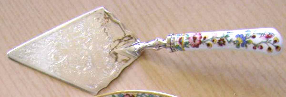 Ming Rose Pie & Cake Server with Stainless Blade by Coalport-1