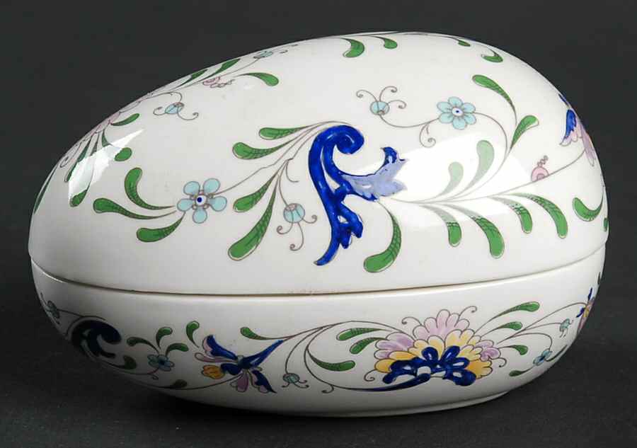 Pageant Medium Egg Box & Lid by Coalport-1