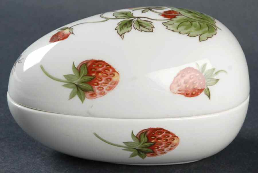 Strawberry (Scalloped) Medium Egg Box & Lid by Coalport-1