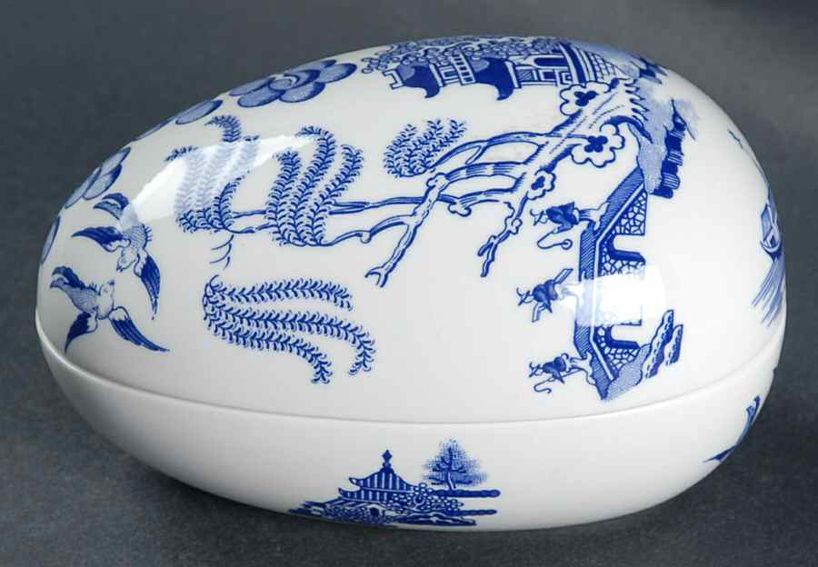 The Willow Blue (Newer, Bone) Medium Egg Box & Lid by Coalport-1