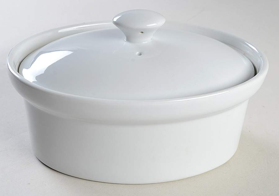 Classic White (Smooth) 1.25 Quart Oval Covered Casserole by BIA Cordon Bleu-1