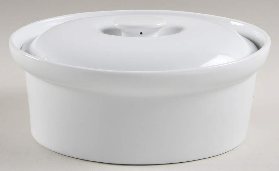 Classic White (Smooth) 1.25 Qt Oval Covered Casserole by BIA Cordon Bleu-1