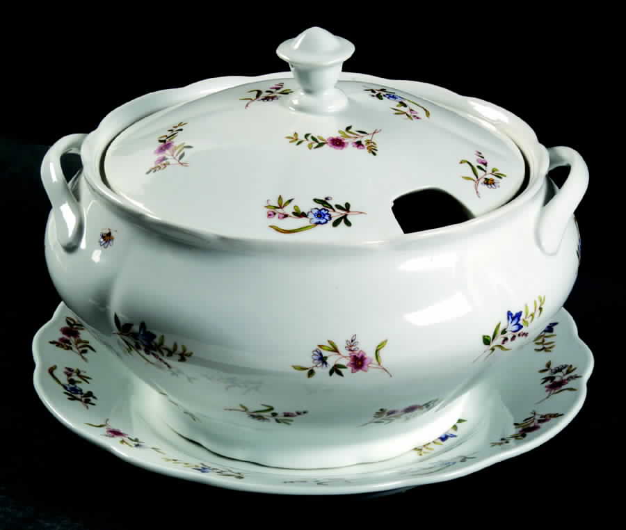 Versailles (Scalloped) Tureen & Lid w/Underplate by BIA Cordon Bleu-1