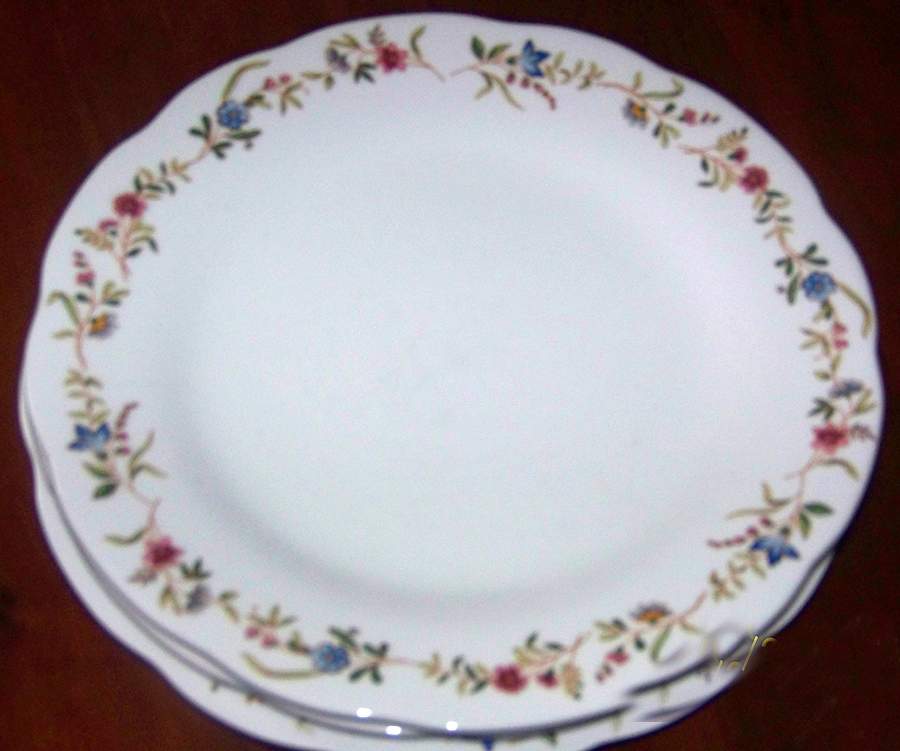 Versailles (Scalloped) Dinner Plate by BIA Cordon Bleu-1