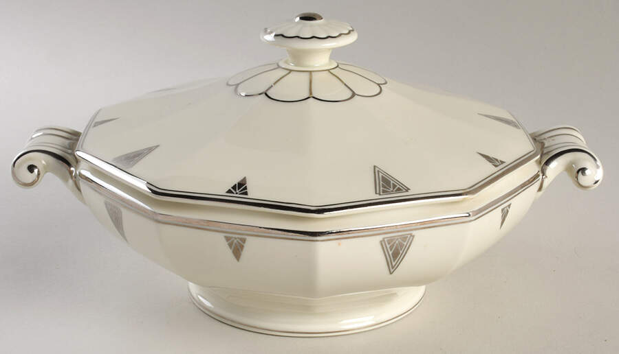 Deauville (White, 10 Sided) Round Covered Vegetable by Community-1