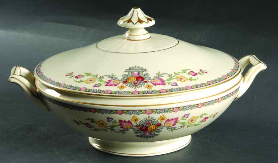 King Cedric Round Covered Vegetable by Community-1