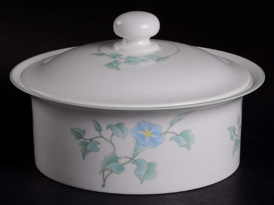 Augusta-Savannah 1 Qt Round Covered Casserole by Corning Corelle-1