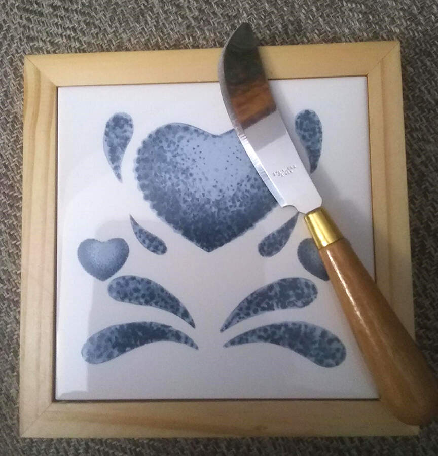 Blue Hearts (Corelle) Wood Frame Trivet with Cheese Spreader by Corning Corelle-1